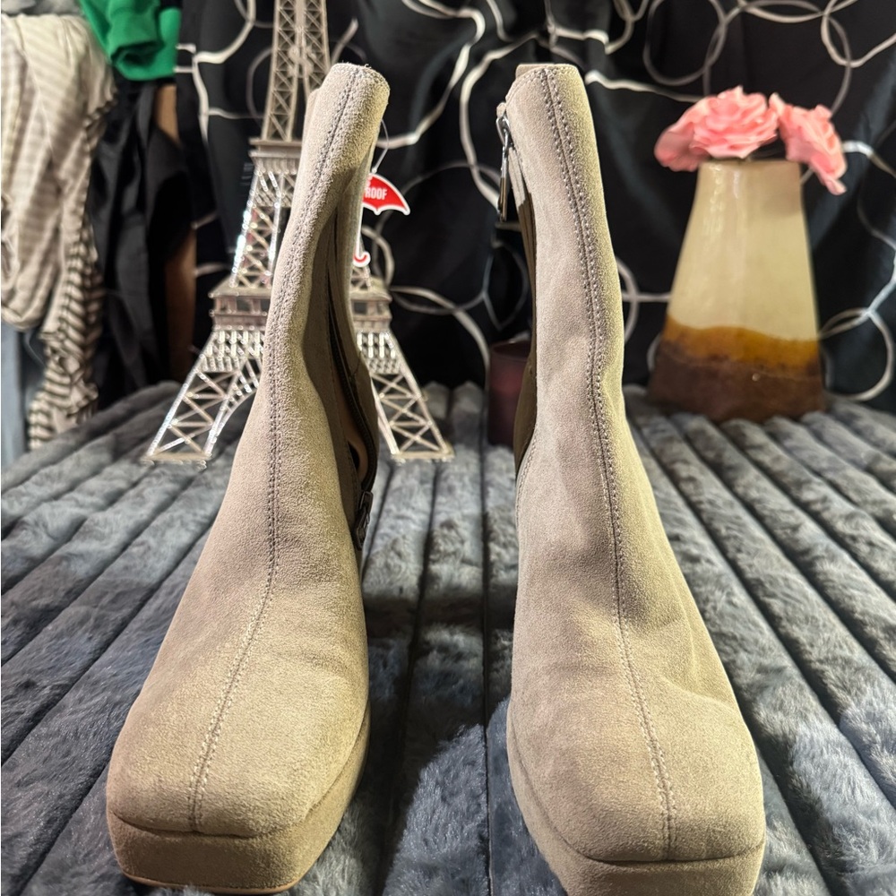 Blondo Taupe Heeled Boots